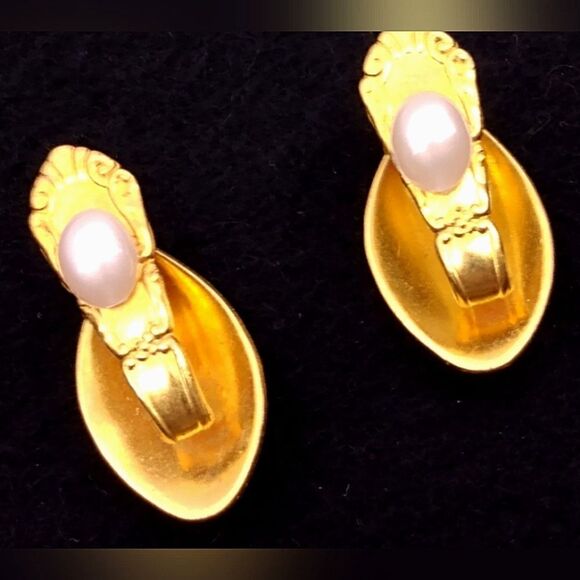 Vintage Gold Tone Spoon  Brooch and Earring Set Jewelry Utensils w/ Pearls - Picture 6 of 13